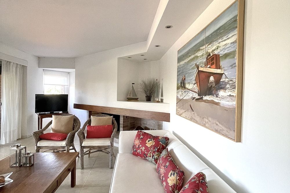 Punta Del Este Spacious Apartment In Front Of The Beach With Housekeeping - Punta del Este - Living room