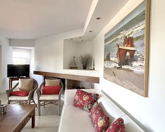 Punta Del Este Spacious Apartment In Front Of The Beach With Housekeeping - Punta del Este - Living room