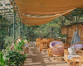 Lavender Dalat Hotel and Resorts - Dalat - Patio