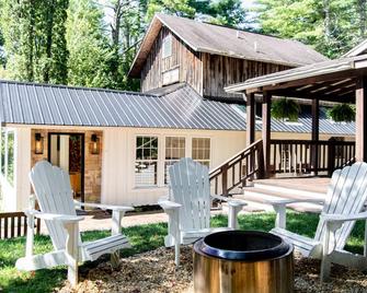Outpost Inn - Highlands - Terasa