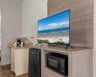 Ramada by Wyndham & Suites South Padre Island - South Padre Island - Bedroom