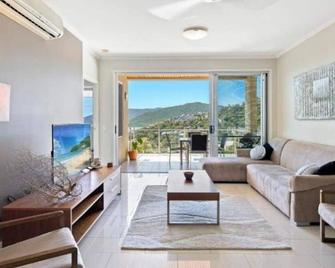 52 Airlie Beach Beauty at The Summit - Airlie Beach - Oturma odası