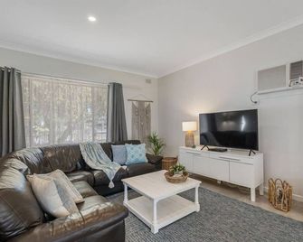 25 Jetty Rd Normanville - Normanville - Living room