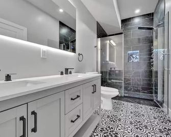 Jessie J Live at Tla! Hot Tub, King Bed Sleeps 14 - Philadelphia