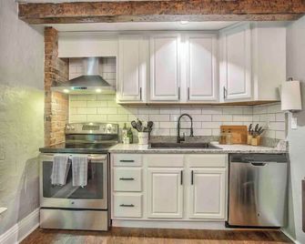 Miners Escape - Timeless District Cozy Haven - Colorado Springs - Kitchen