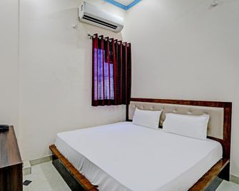 Hotel O Shri Ganpati Hotel - Kotputli - Bedroom