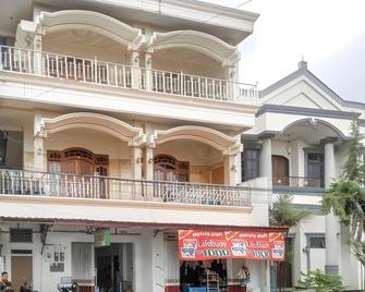 Villa Al Barokah Syariah Family Mitra RedDoorz near Sarangan Lake - Sarangan - Edificio