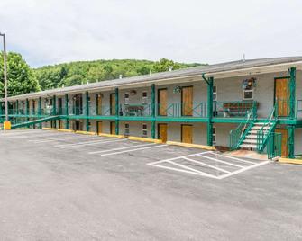 Quality Inn Royle - Kittanning - Building