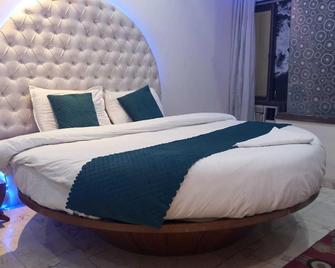 Hotel Sangam Pacific And Restaurant - Mohali - Bedroom