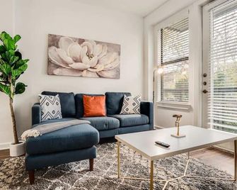 Boulevard Stays Walk To Downtown 2br Soco Pool Parking Gym 05 - Austin - Sala de estar
