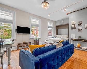 Luxe Studio 1 Loft Main St. Beacon Luxury Steam Shower! Kitchen, Washer/Dryer - Beacon - Wohnzimmer