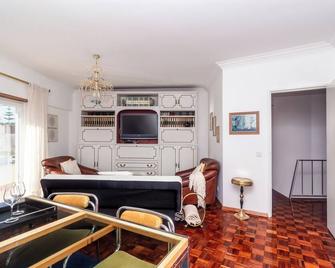 Elegant Vintage Villa- Parede - Parede - Stue