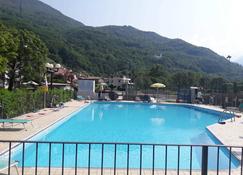 Camping Hotel Au Lac De Como - Sorico - Pool