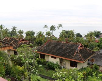 Puri Bunga Beach Cottages - Mataram - Venkovní prostory