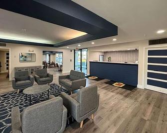 Super 8 by Wyndham Orlando Near Florida Mall - Orlando - Lobby
