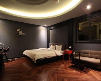 French code Hotel - Changwon - Bedroom