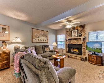 Pinon Park by Ruidoso Vacation Rentals - Ruidoso - Salon