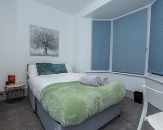 Cozy House In Medway-Sleeps10-Garden-Freeparking - Gillingham - Bedroom