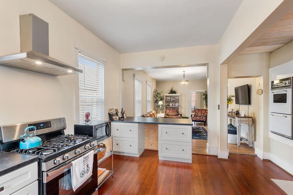 Katy Trail Cottage - 3-Bedroom in Downtown Boonville - Close to The Katy Trail - Boonville - Кухня