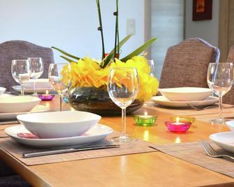 Home in Ovifat with Sauna - Ovifat - Dining room
