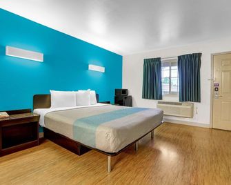 Motel 6 Anderson Redding Airport - Anderson - Habitación
