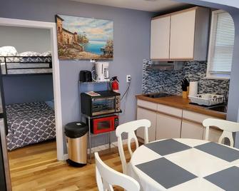 New cozy and modern condo at Lake Hopatcong - Hopatcong - Dining room