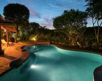 Ocean Front, 5 Bedrooms, Baths, private pool, 3 outdoor bathing showers. 3 1/2 - Playa Negra - Pool
