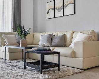 Waterfront Luxury 2-Bedroom Condo Sunny Isles Beach - Sunny Isles Beach - Salon