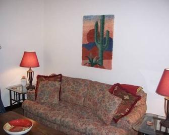 Audrey's Inn - Bisbee - Living room