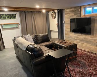 Summertime Splendor in West Michigan! 2Bd/2 Bath - The Pear Tree Cottage - Spring Lake - Sala de estar