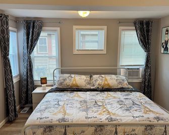 Cute 2 bdr apartment king&queens bed - West Haven - Bedroom