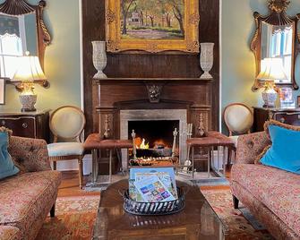 Eliza Thompson House - Savannah - Living room