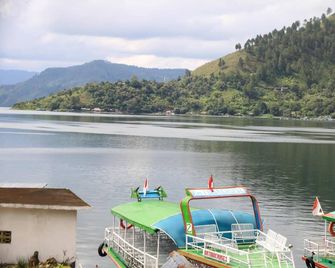 Pandu Lakeside Hotel Parapat - Toba Lake - Parapat