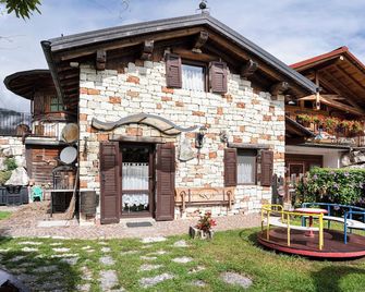 Chalet 'Baita Alabama' with Mountain View, Private Terrace and Wi-Fi - 아르시에 - 건물