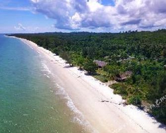 Earth Park Resorts - Kuala Penyu - Beach