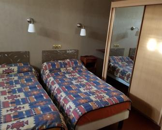 Le Chemin Neuf - Gréoux-les-Bains - Bedroom