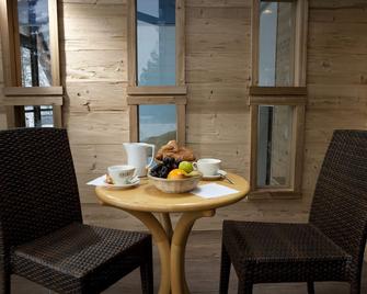 Sowell Family Les Bergers - Uvernet-Fours - Bar