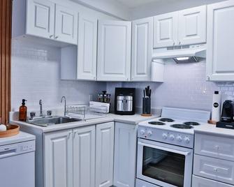 Charming appartment at Claudia's - Montreal - Cocina