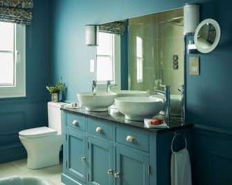 The Angel Inn - Petworth - Bathroom