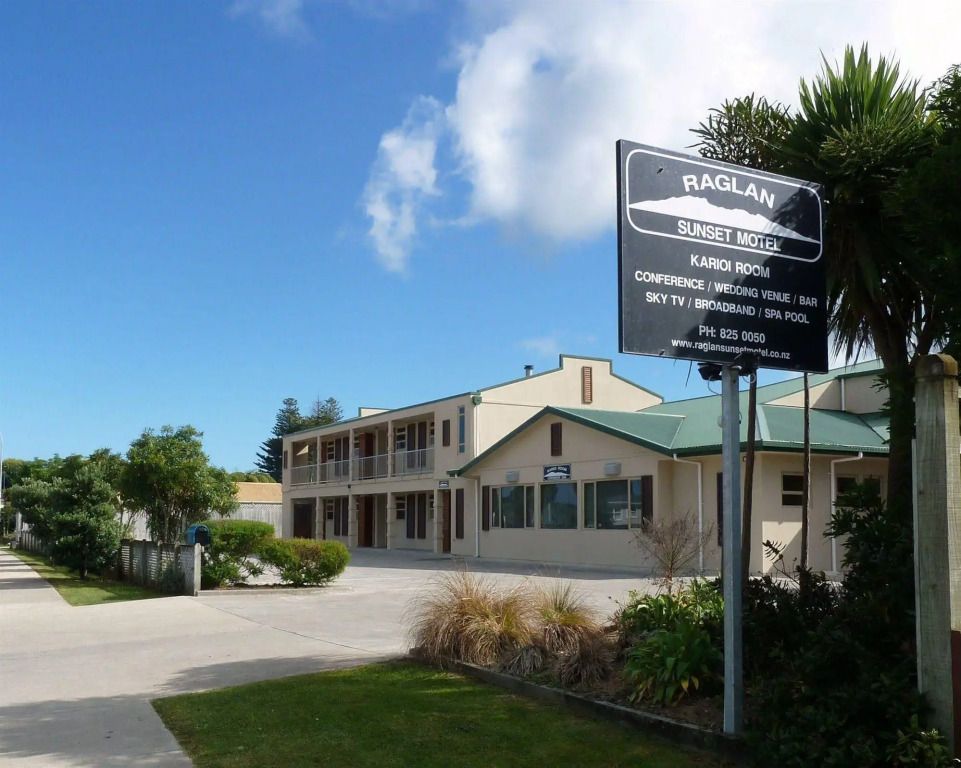 راجلان صن ست موتل