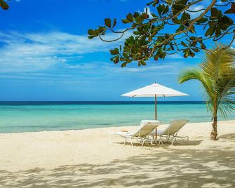 Idle Awhile Villas - Negril - Beach