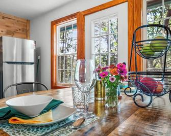 Elkmont Retreat- Private, Hot Tub & Game Room - Mentone - Comedor