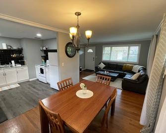 Spacious, Pet Friendly, 2br Apt - 10min From Osu Campus - Worthington - Dining room