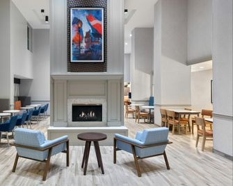 Hampton Inn & Suites Charlottesville-At The University - Charlottesville - Lounge