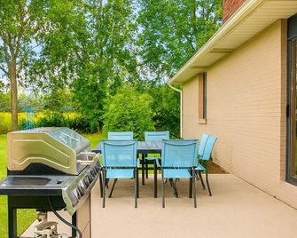 Retreat to 5 Acres of Privacy Just 1 Mile from Downtown Frankenmuth. - Frankenmuth - Patio