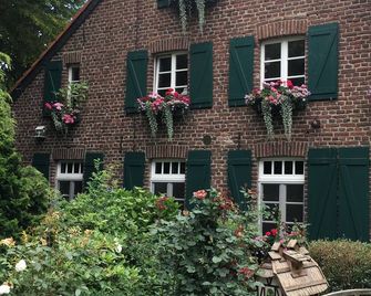Comfortable Apartment On The Sturmhof - Grefrath - Building