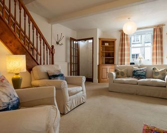 24 Rosemary Lane - Beaumaris - Living room