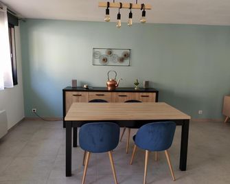 Appartement moderne dans village de charme - Salviac - Ruokailuhuone