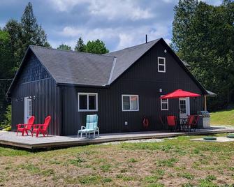 Stokes Bay Getaway near Tobermory & Lions Head permit#STA-2024-63 - Lion's Head - Building