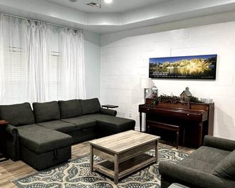 The Stillwater Cottage - Stillwater - Living room